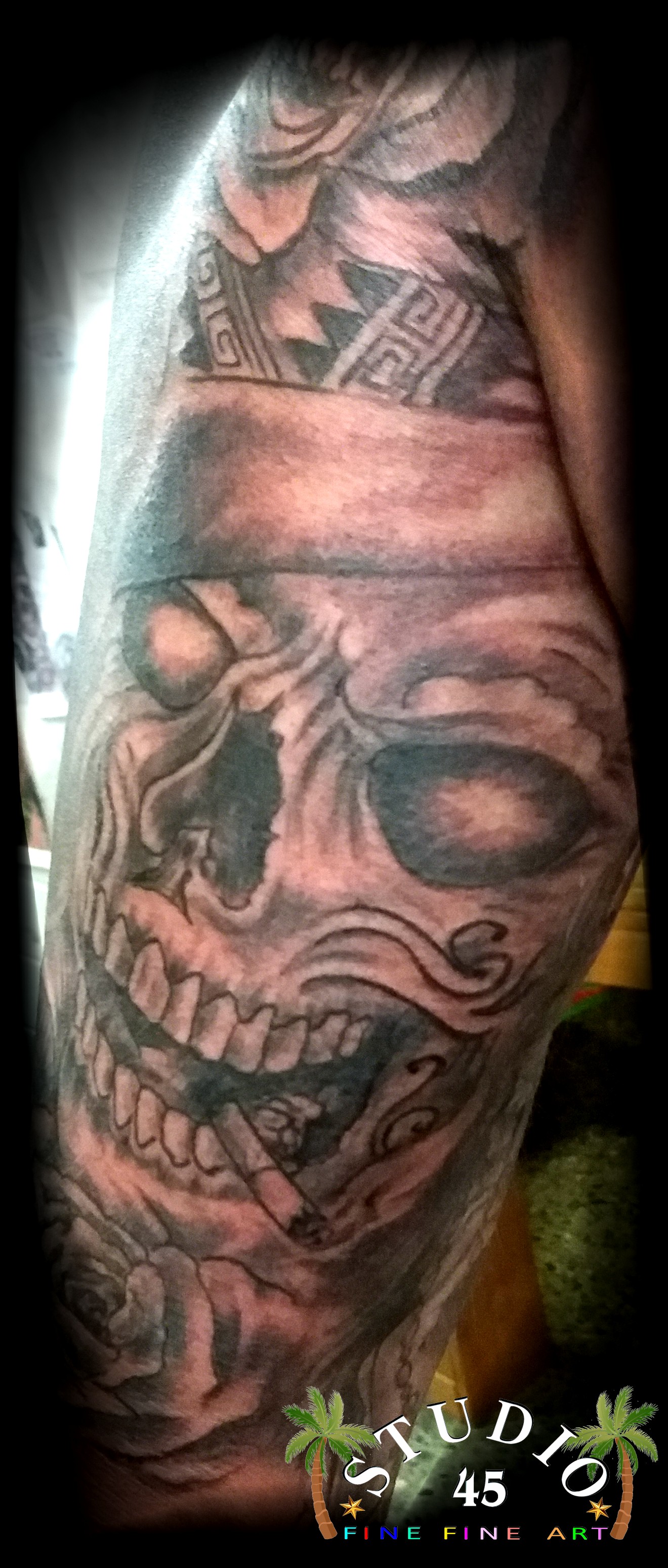 Big Skull auf Trizeps Tattoo Recklinghausen STUDIO 45